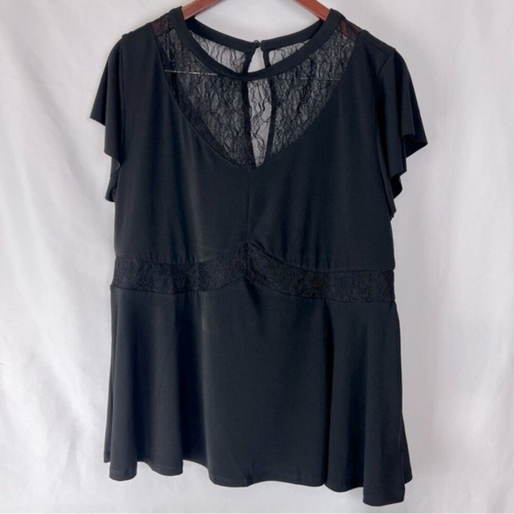 NWT Torrid Lace Short Sleeve Top